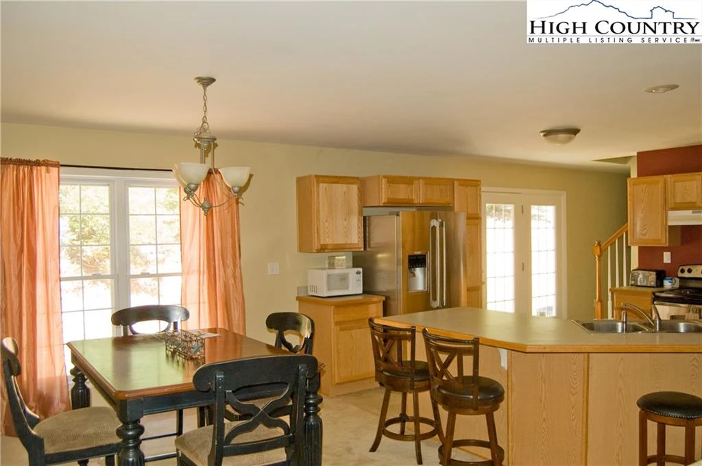 Image number 6 for the current listing