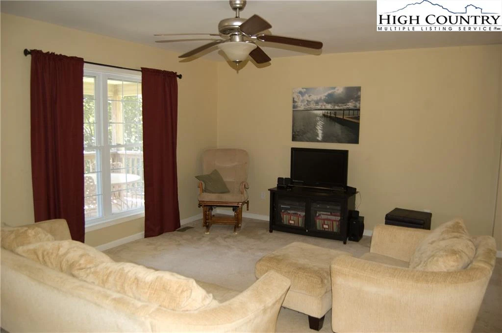 Image number 7 for the current listing