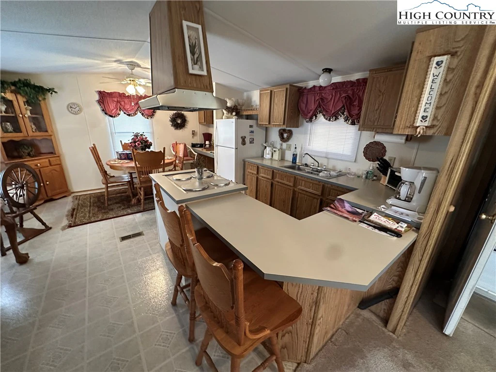 Image number 14 for the current listing