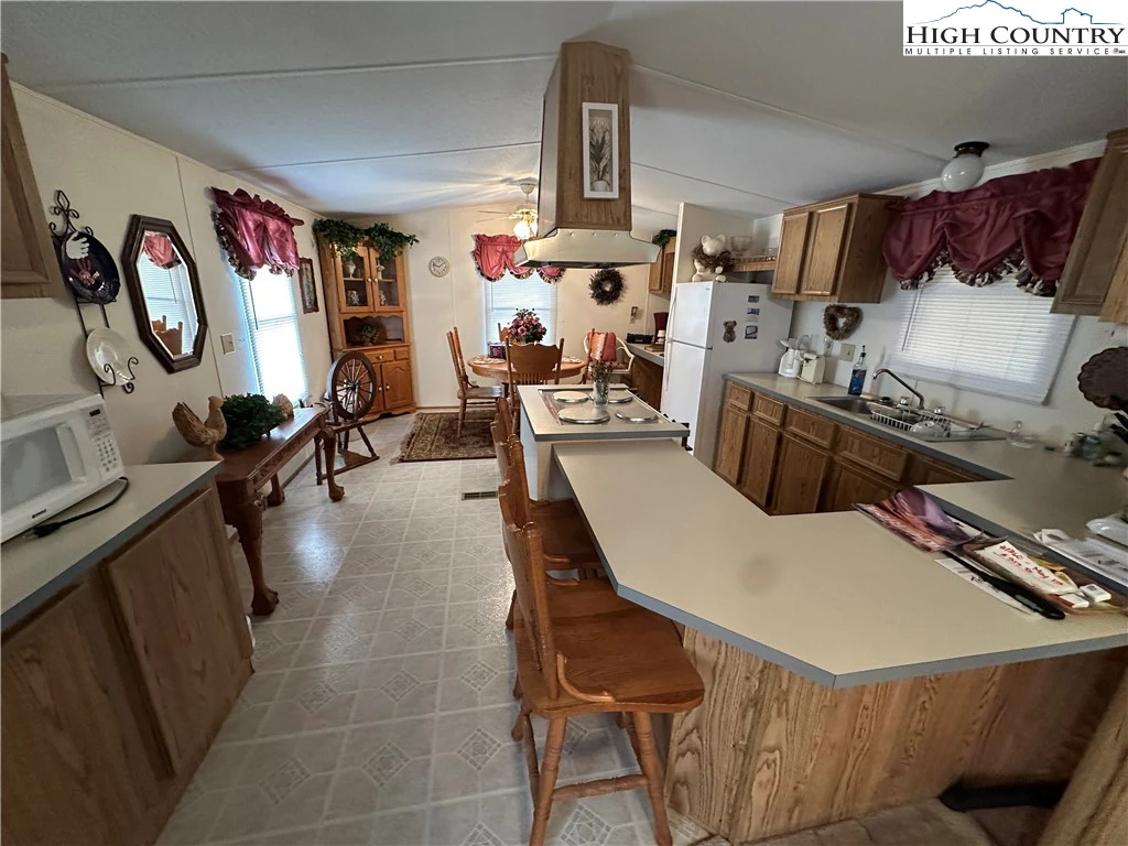 Image number 13 for the current listing