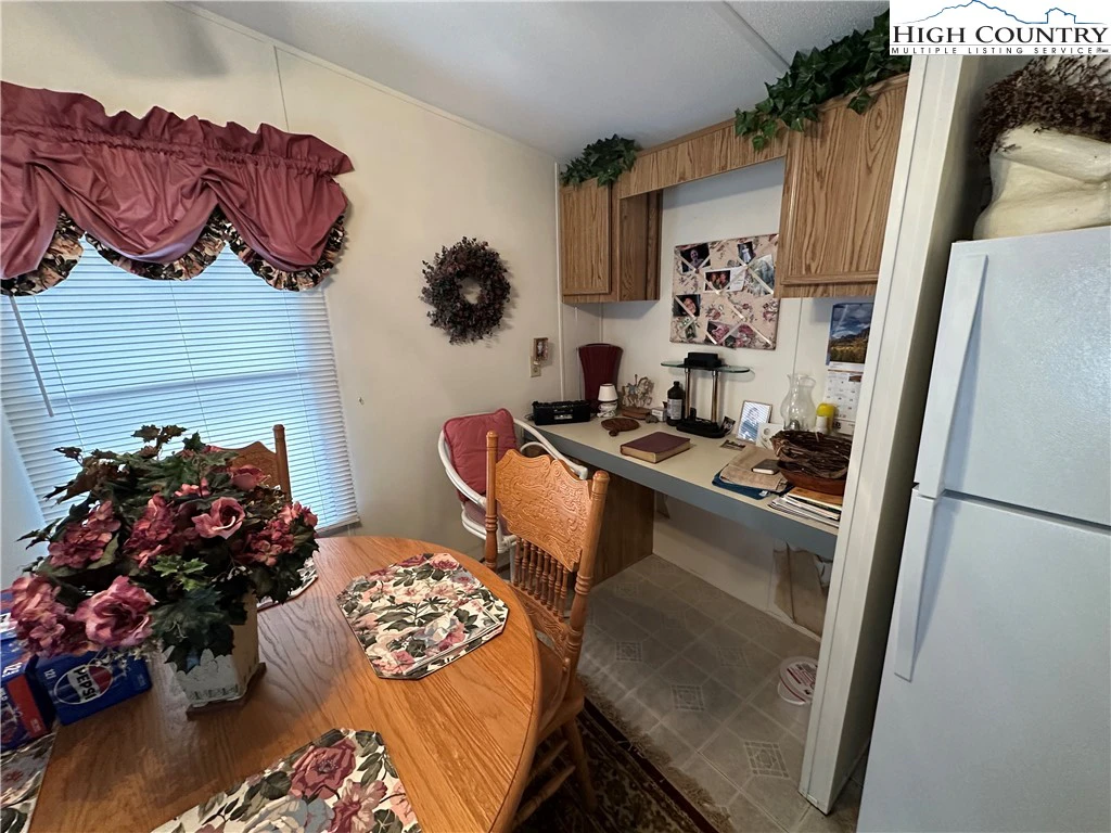 Image number 9 for the current listing