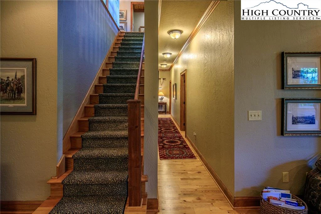 Image number 6 for the current listing