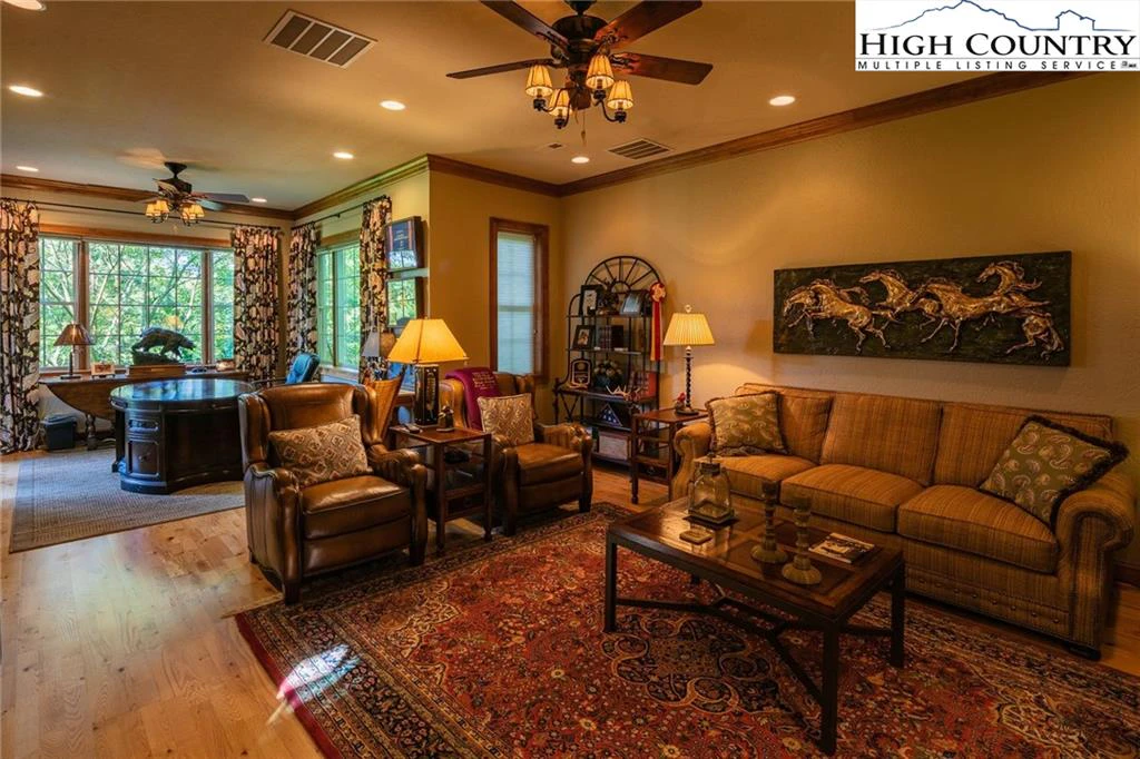 Image number 7 for the current listing