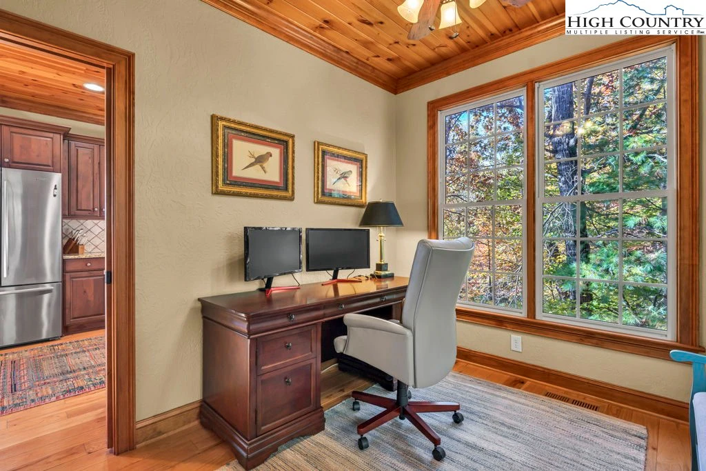 Image number 3 for the current listing