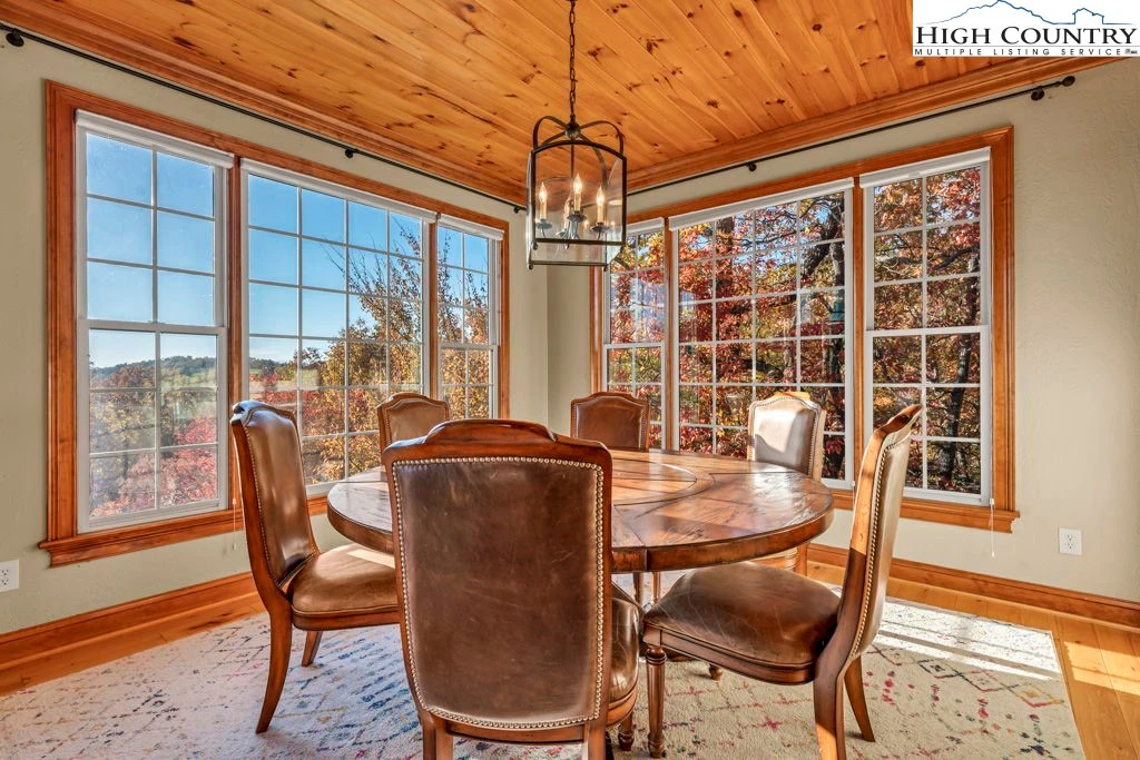 Image number 13 for the current listing