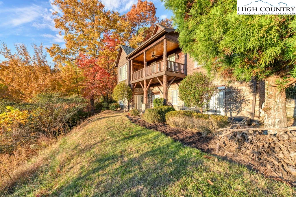 Image number 17 for the current listing