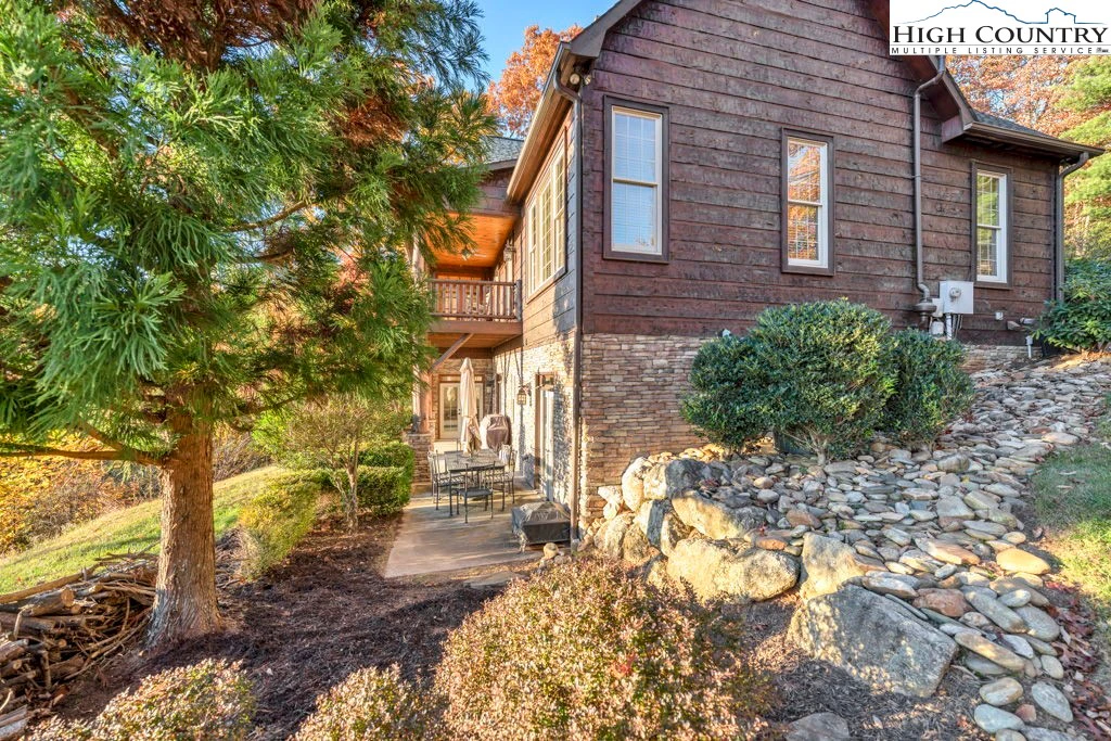 Image number 16 for the current listing