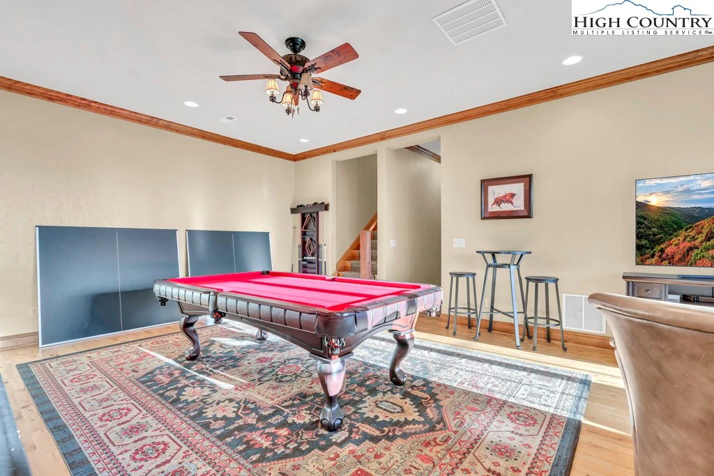 Image number 9 for the current listing