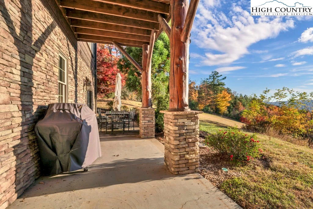 Image number 18 for the current listing