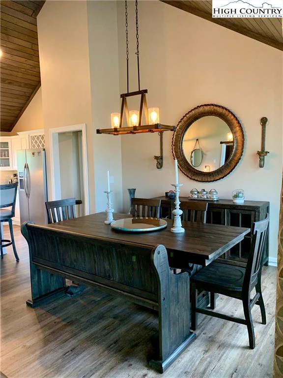 Image number 14 for the current listing