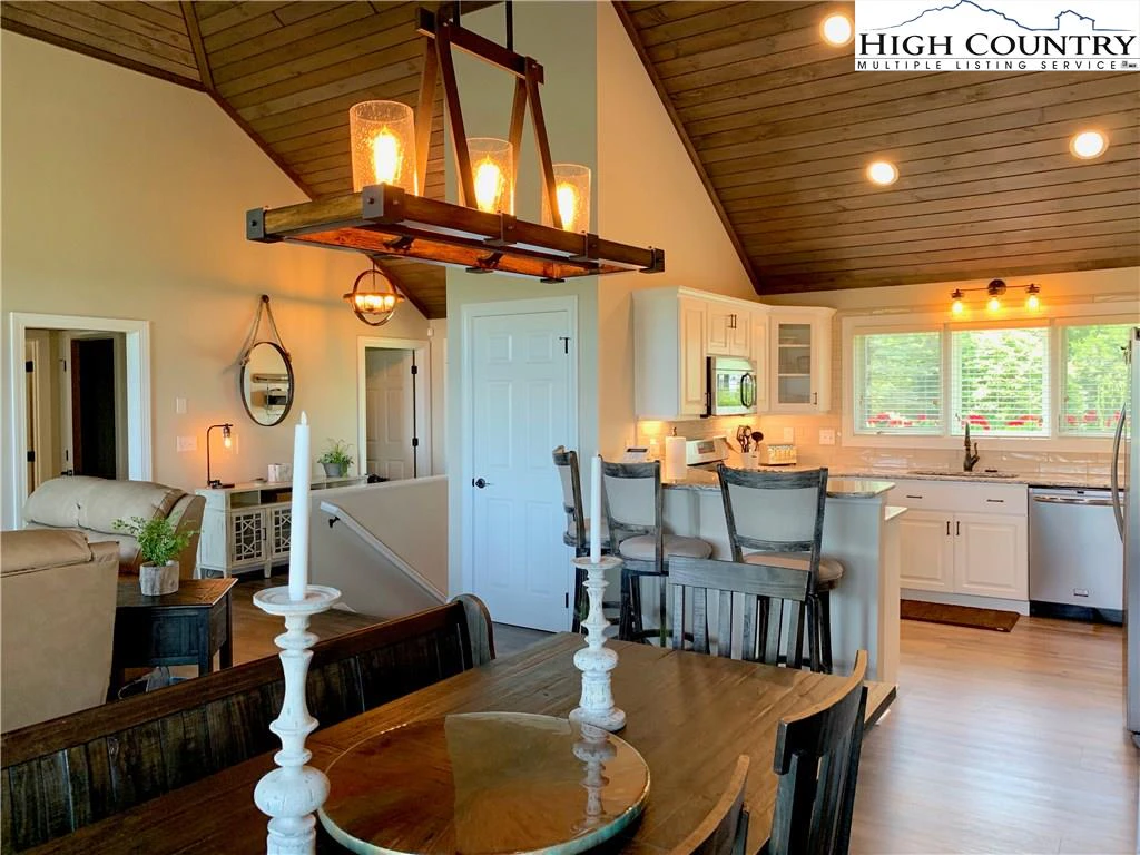Image number 3 for the current listing