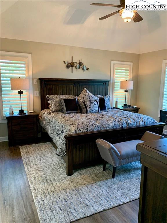 Image number 7 for the current listing