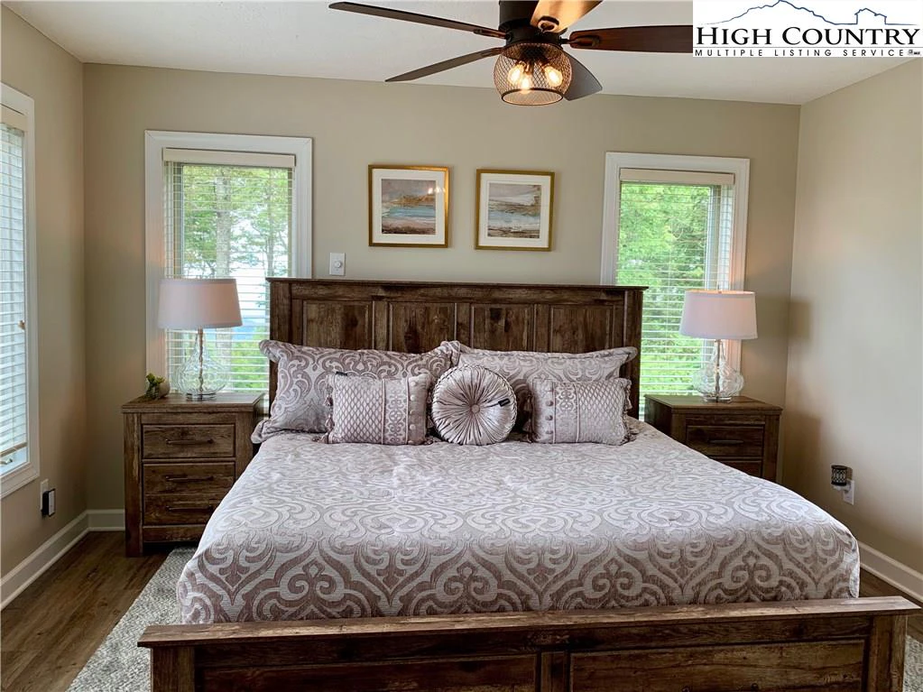 Image number 12 for the current listing