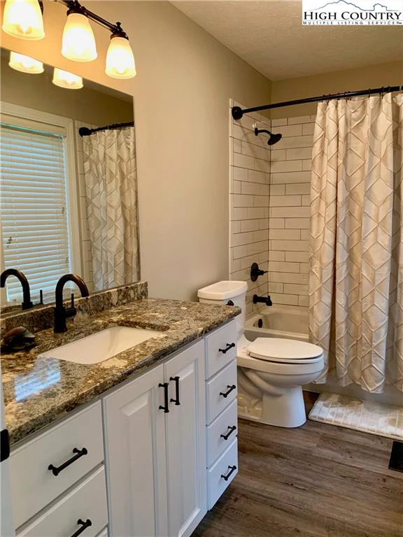 Image number 2 for the current listing
