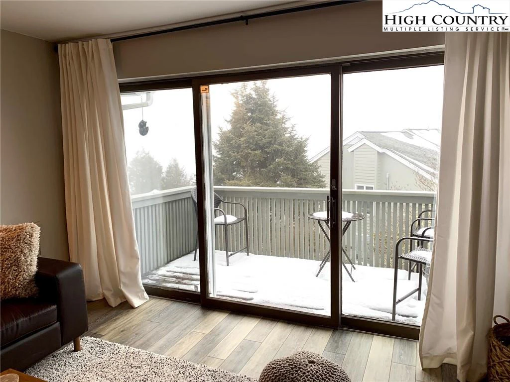 Image number 5 for the current listing