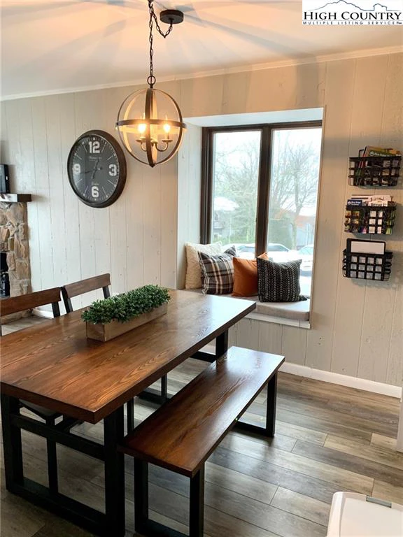 Image number 4 for the current listing
