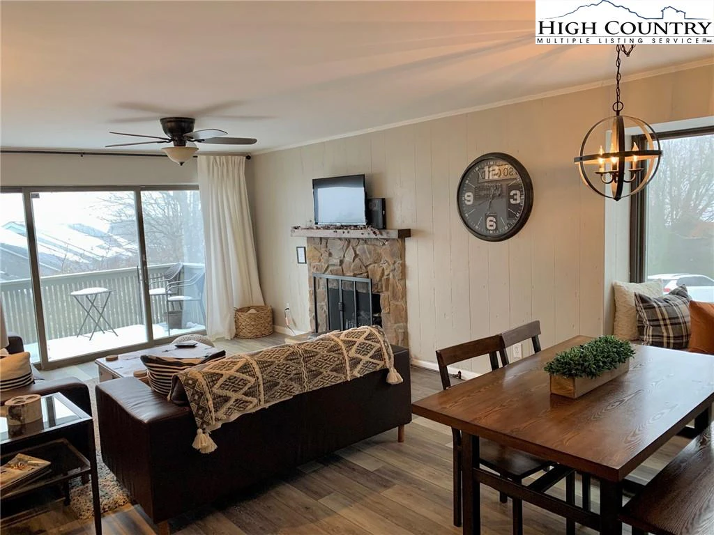 Image number 3 for the current listing