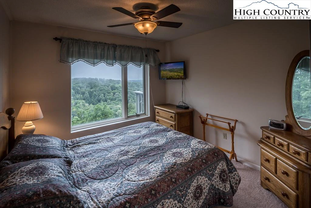 Image number 6 for the current listing