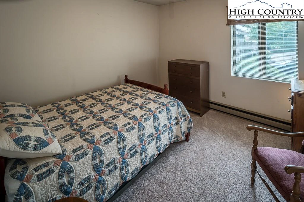 Image number 5 for the current listing