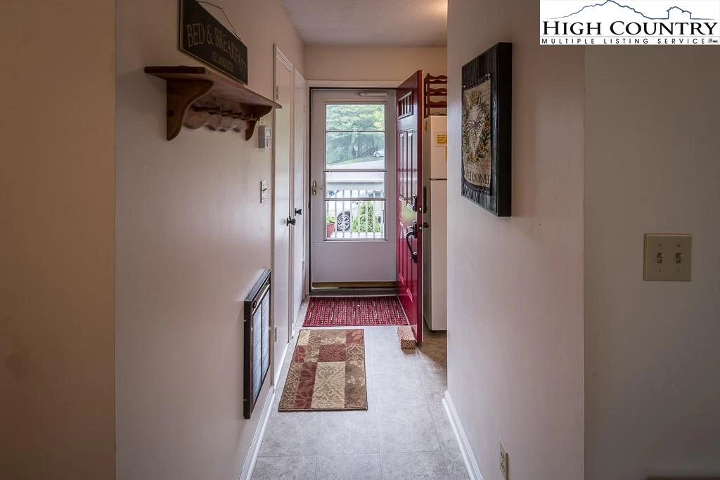 Image number 3 for the current listing
