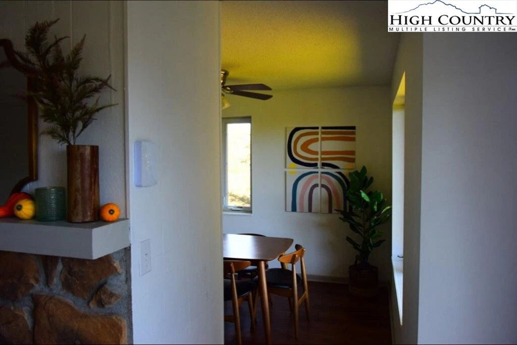 Image number 22 for the current listing