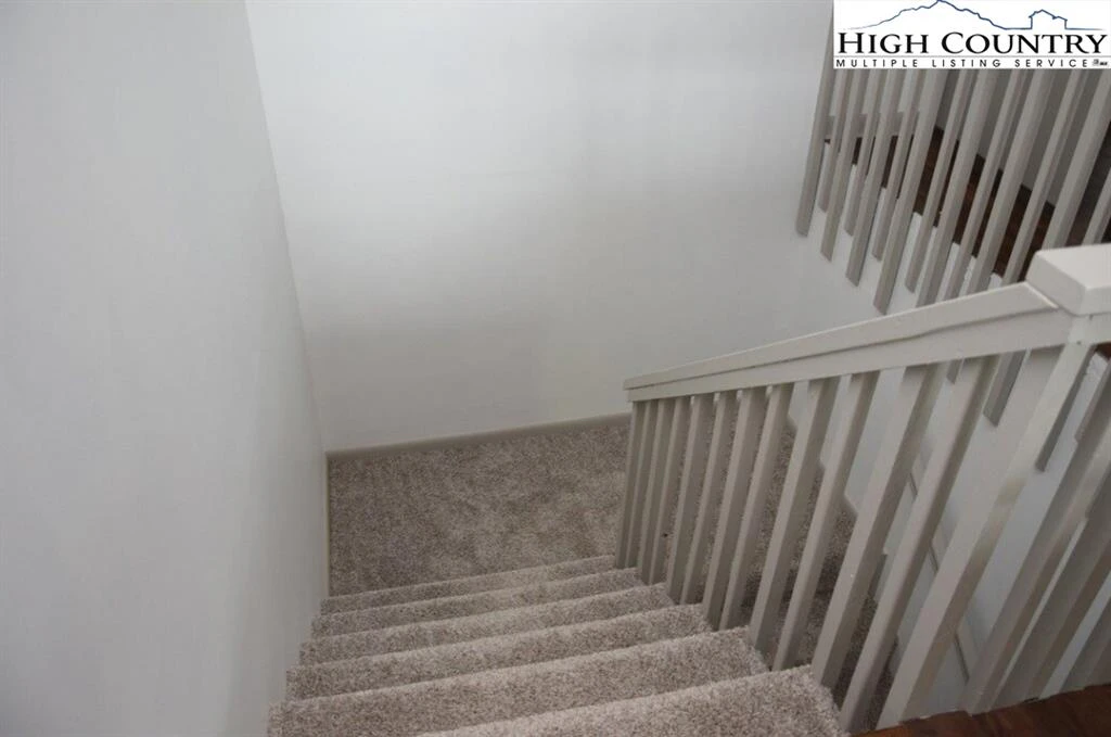 Image number 5 for the current listing