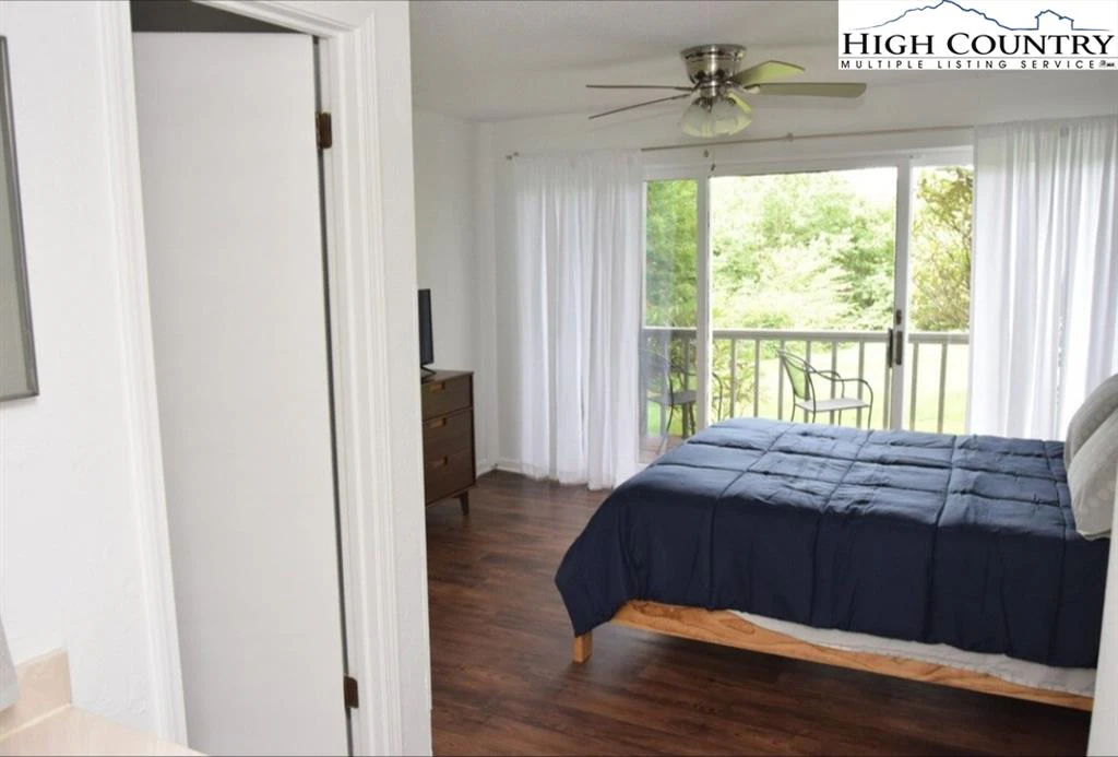 Image number 7 for the current listing