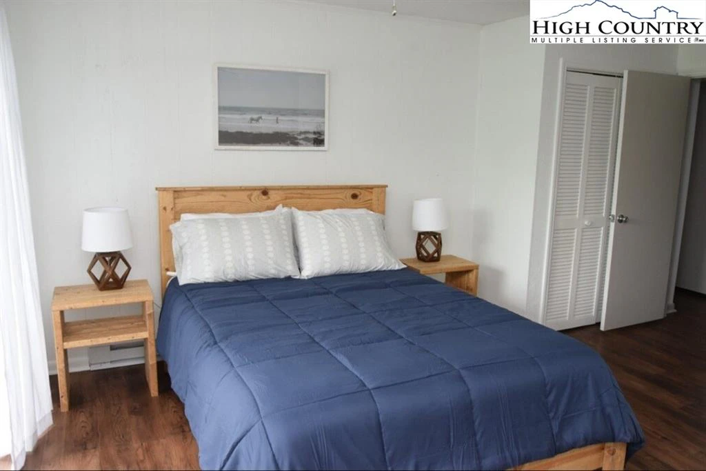 Image number 8 for the current listing