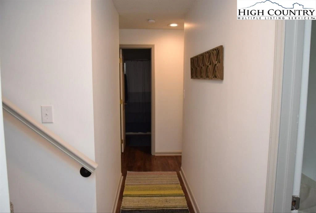 Image number 2 for the current listing