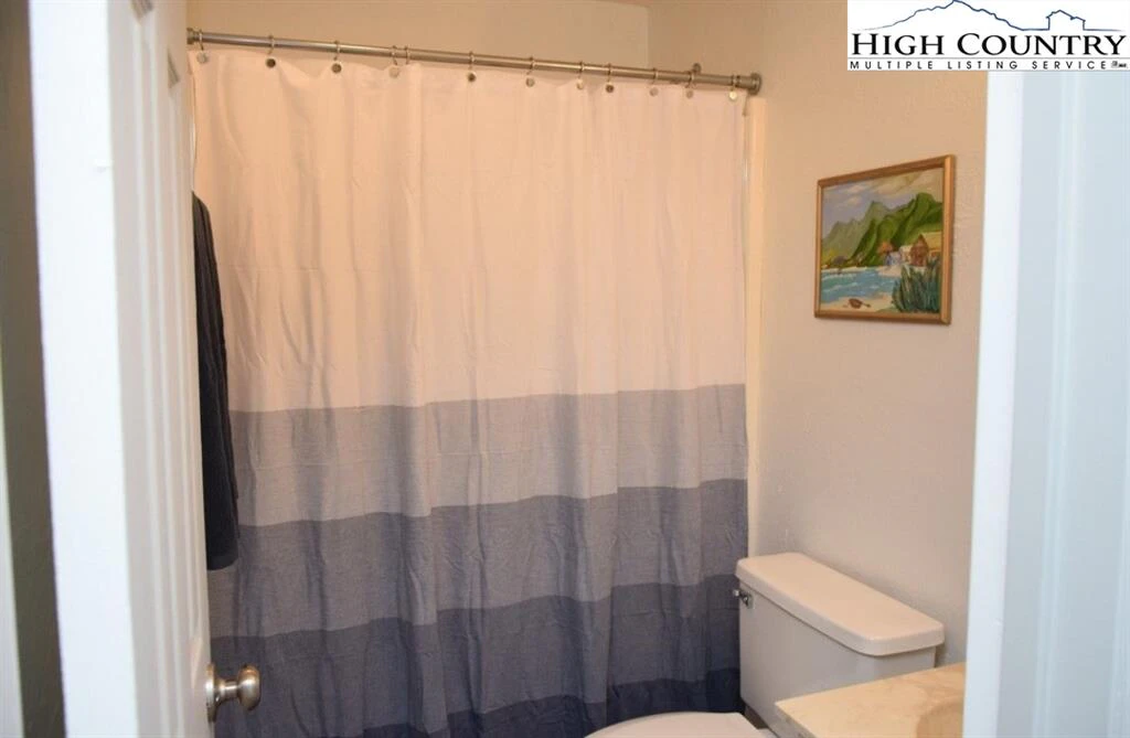 Image number 11 for the current listing