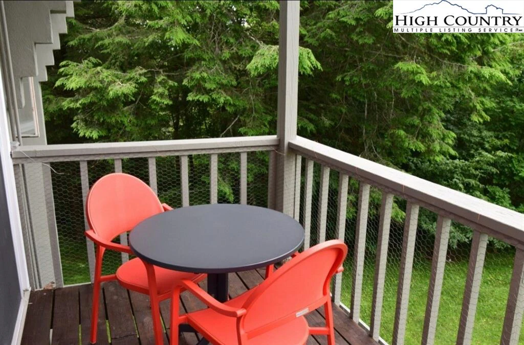 Image number 17 for the current listing