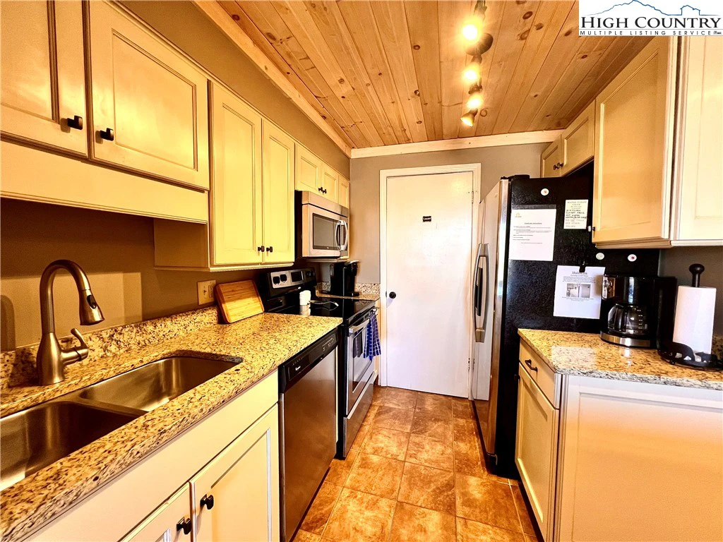 Image number 3 for the current listing