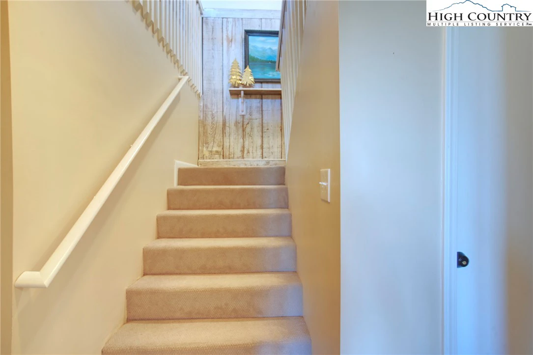 Image number 5 for the current listing
