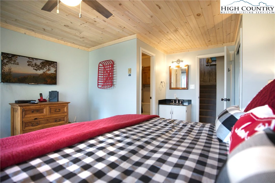 Image number 6 for the current listing