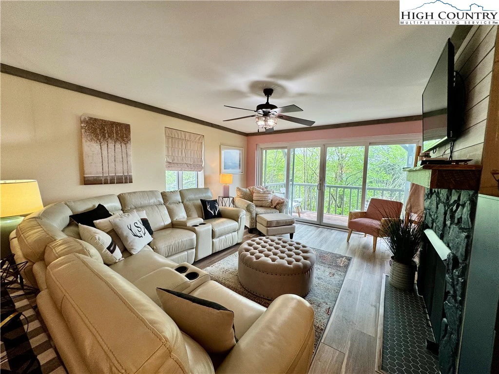 Image number 21 for the current listing