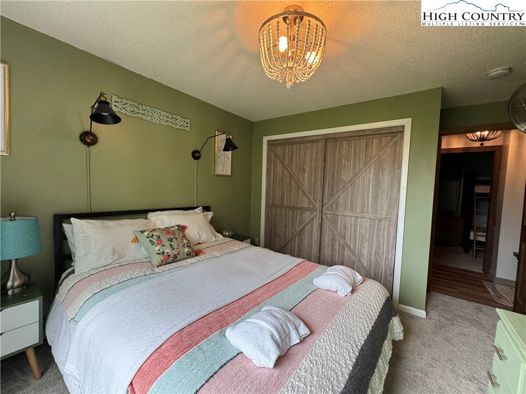 Image number 9 for the current listing