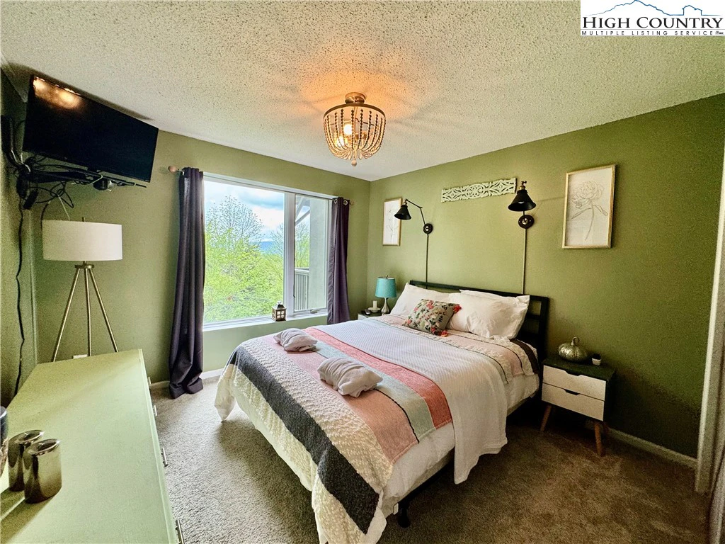 Image number 10 for the current listing