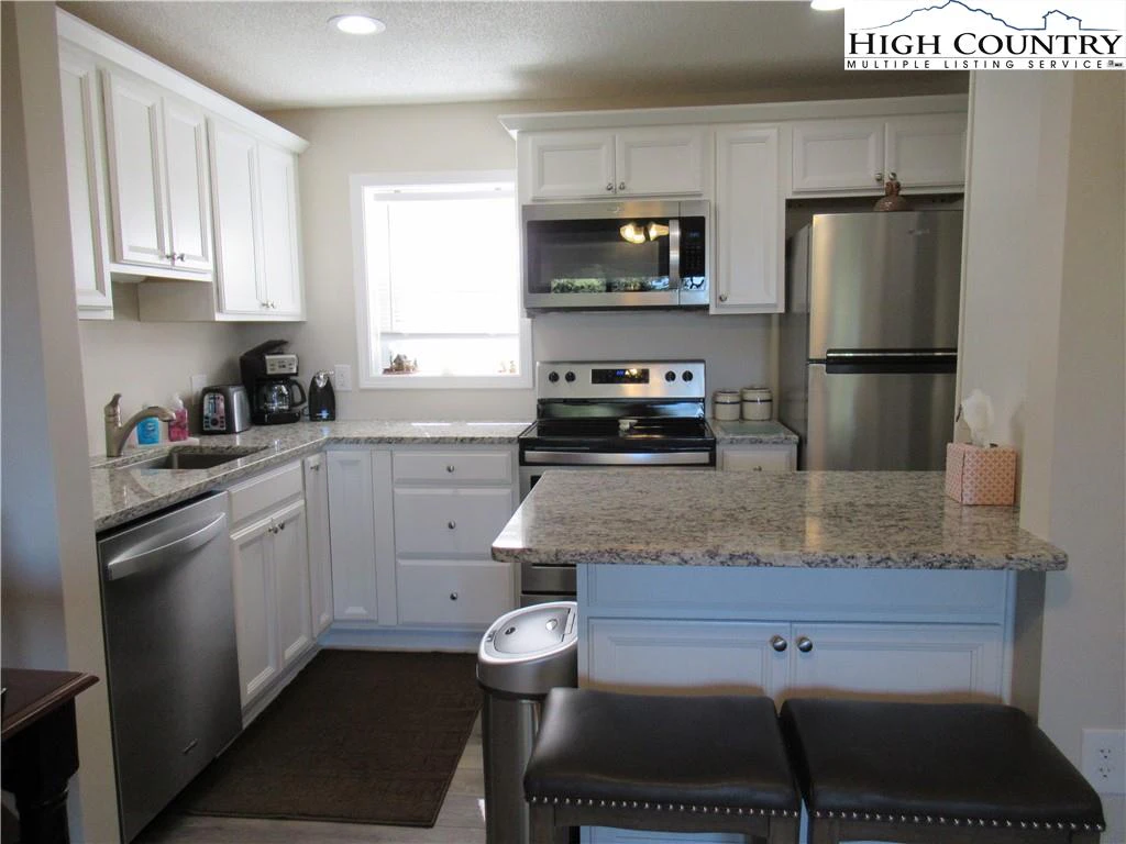 Image number 6 for the current listing