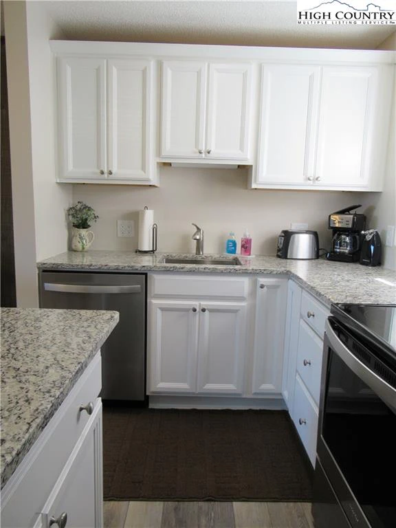 Image number 7 for the current listing