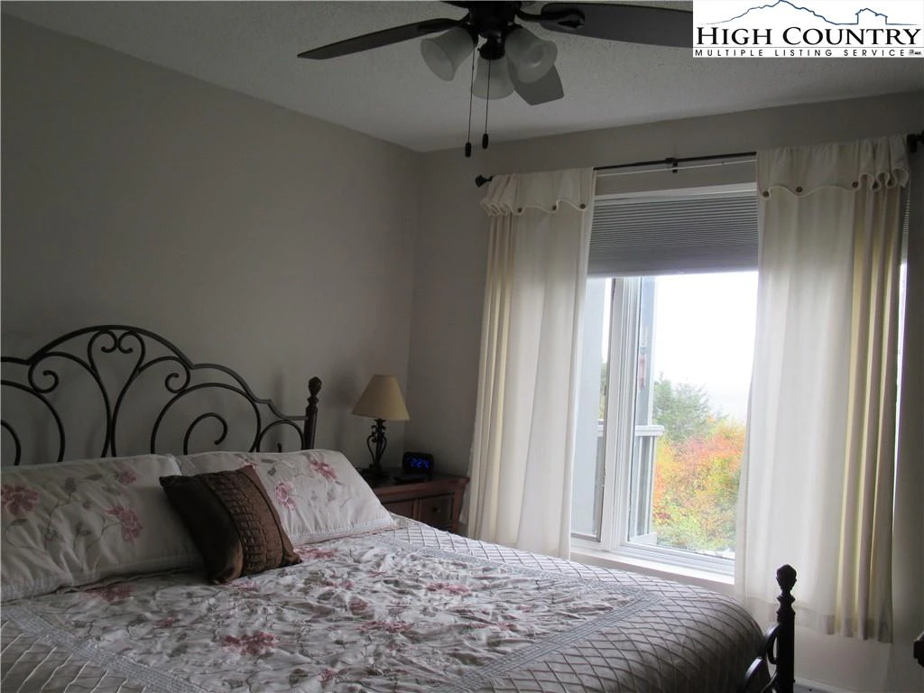 Image number 9 for the current listing
