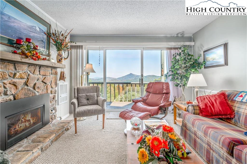 Image number 1 for the current listing