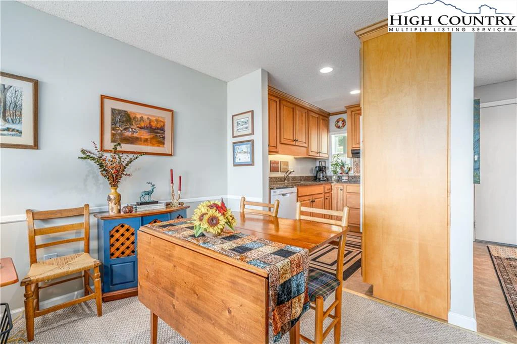 Image number 21 for the current listing