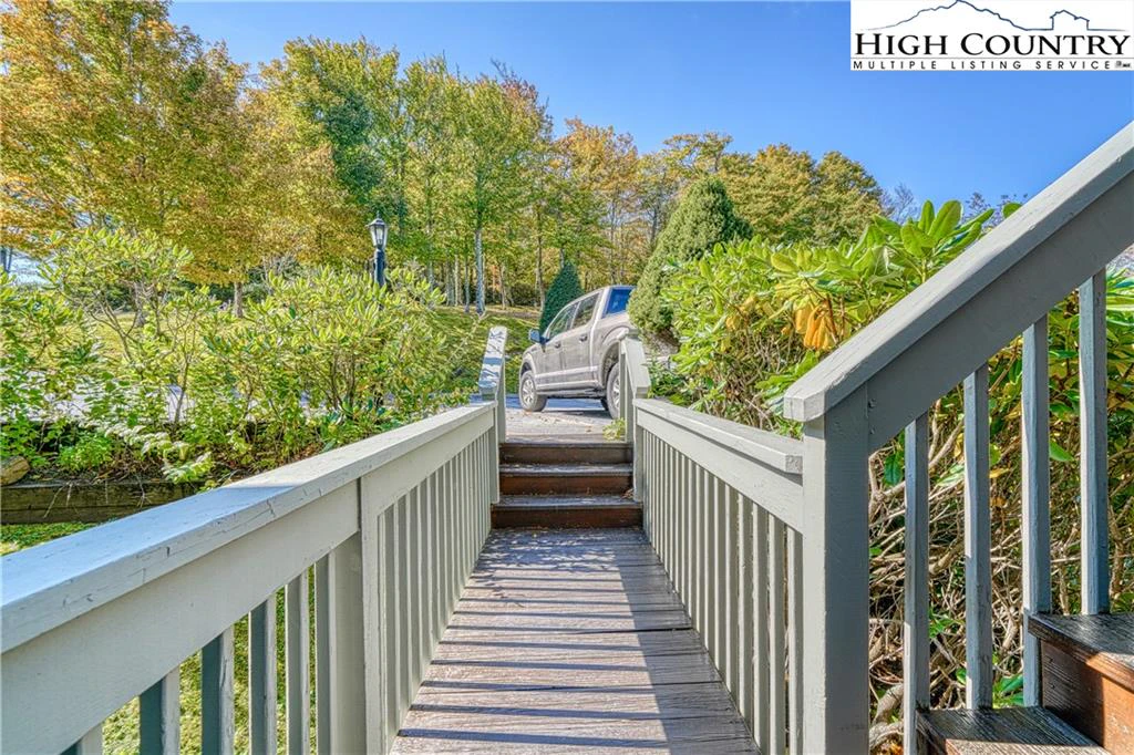 Image number 8 for the current listing