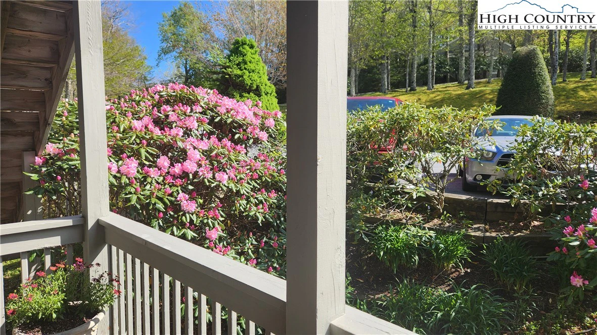 Image number 19 for the current listing