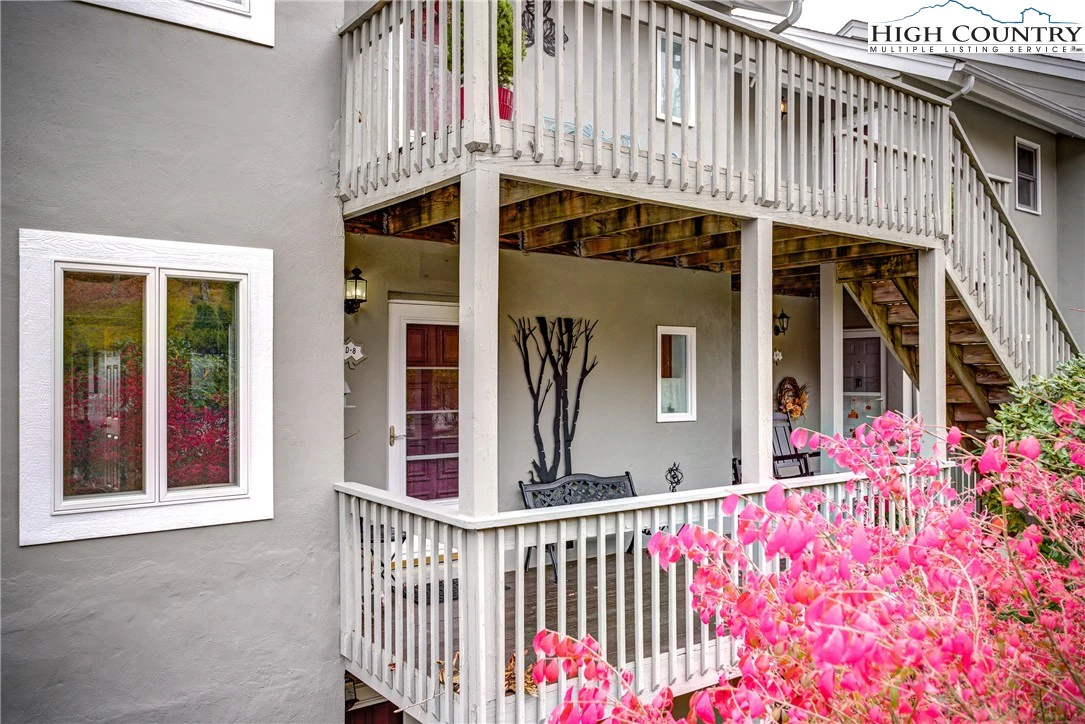 Image number 9 for the current listing