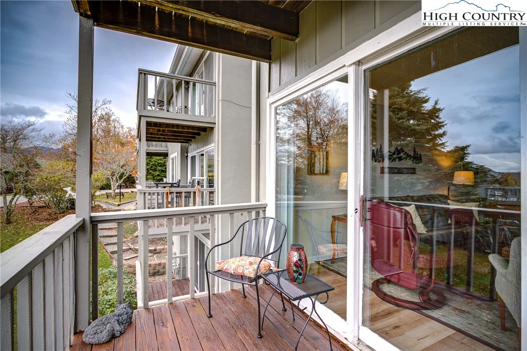 Image number 15 for the current listing