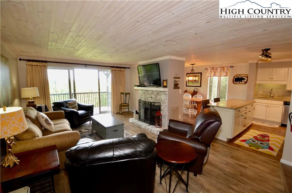 Image number 1 for the current listing