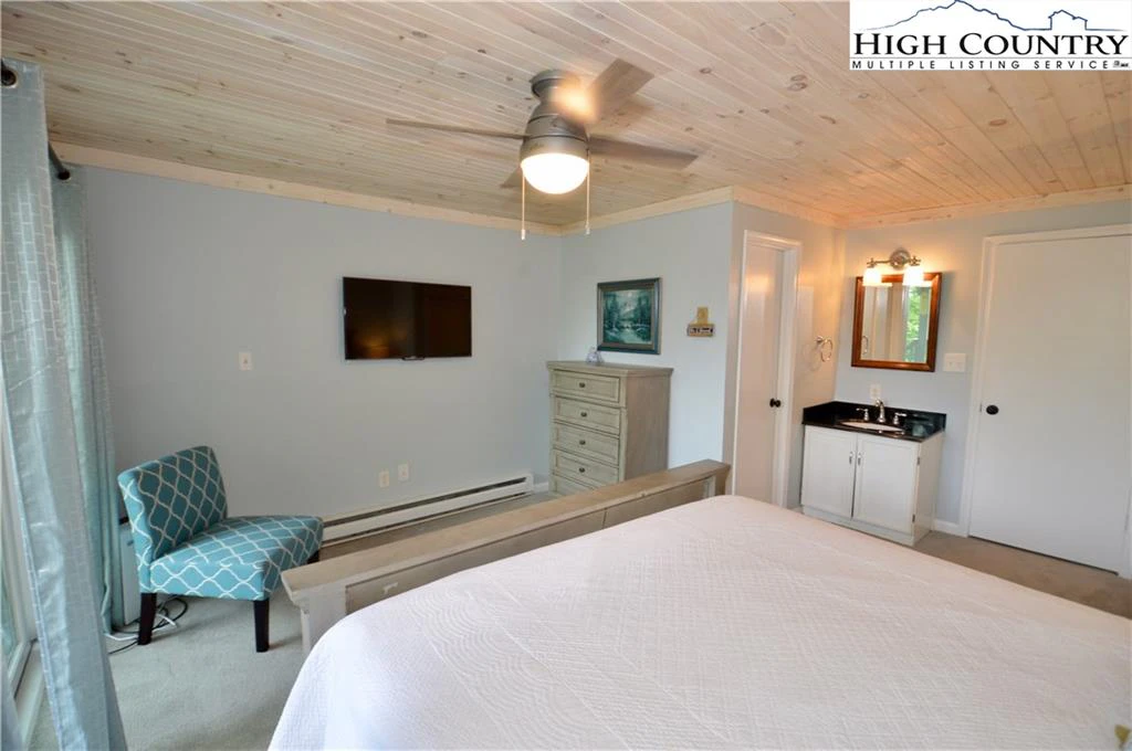 Image number 8 for the current listing