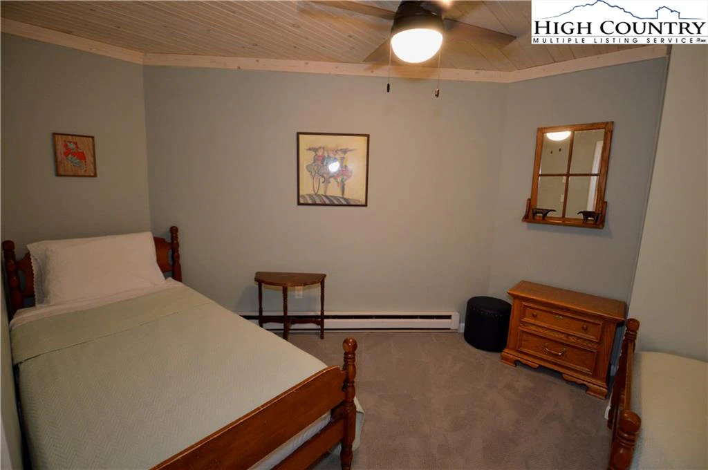 Image number 14 for the current listing