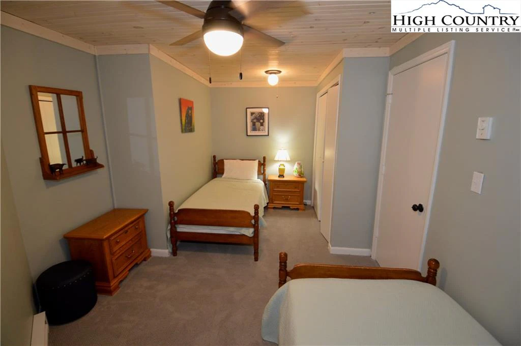 Image number 15 for the current listing